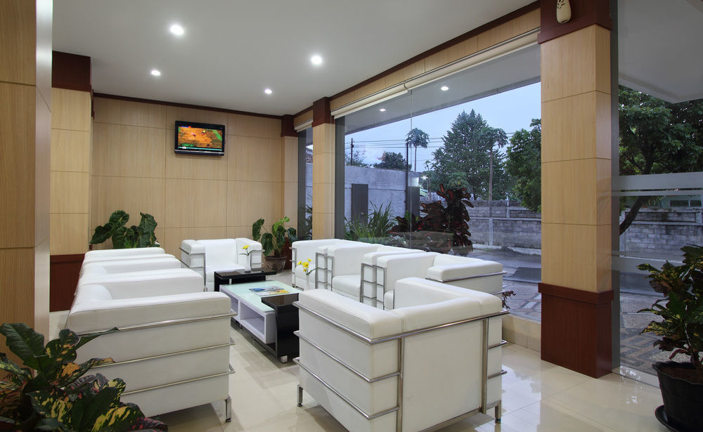 Oyo Flagship 3726 Tembok Batu Residence Tugu